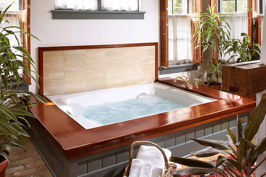 jetted tub at our Cedarburg hotel