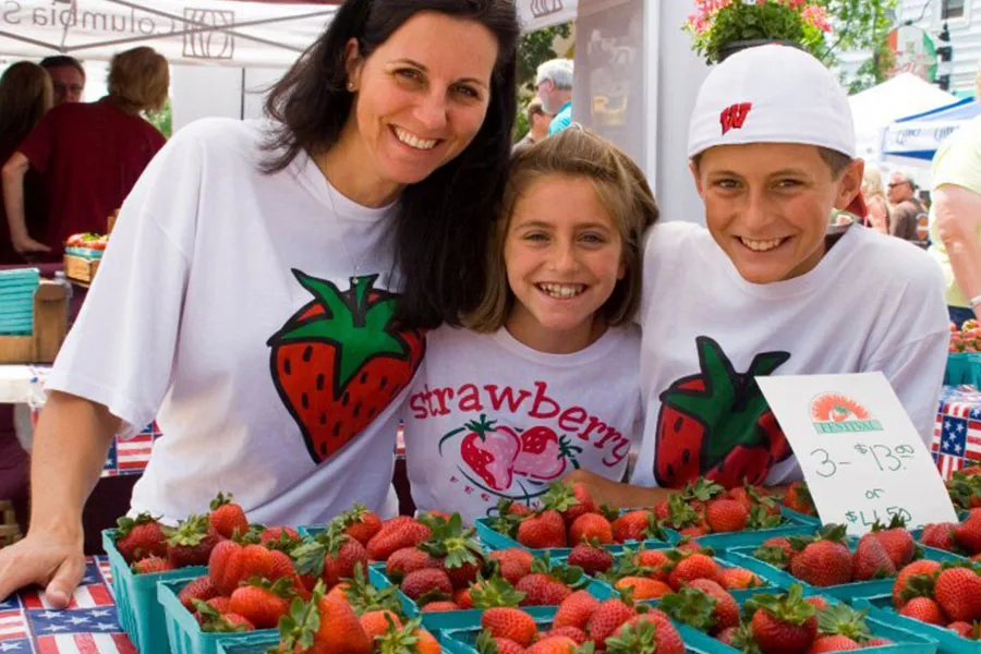 Mother and two kids at Schmit's Berry Farm