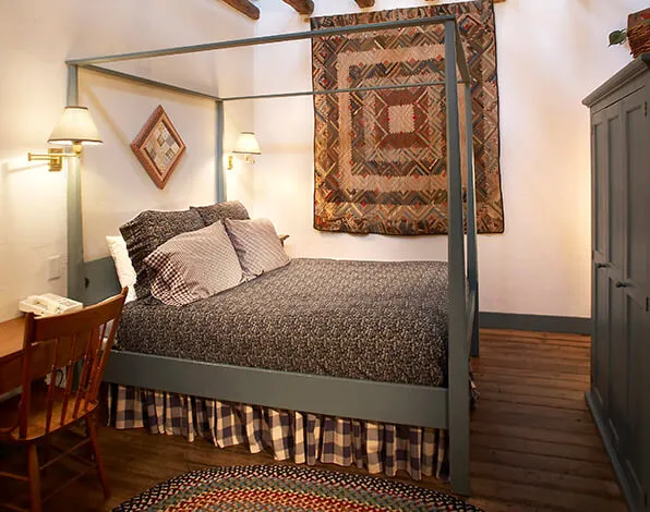 Room 207 - Henry Hentschel