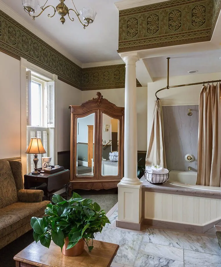 Bathroom of Room 305 - Frederich Hilgen