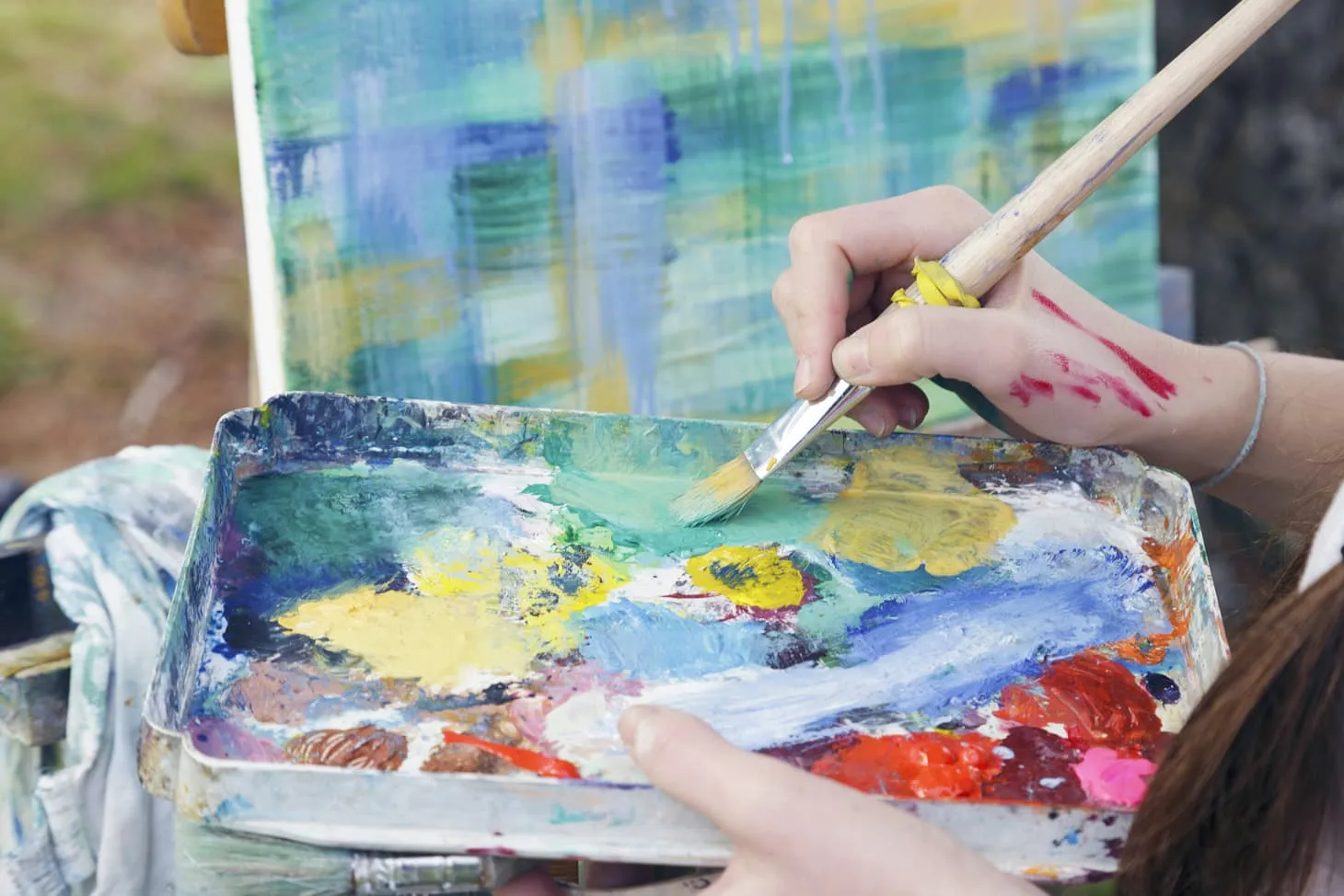 paint and brush on tray