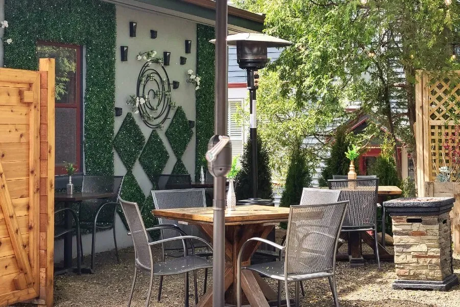 outdoor dining at brandywine