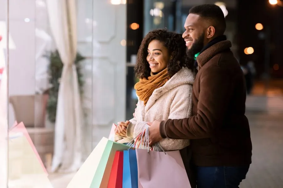 couple shopping on a Wisconsin Christmas getaway
