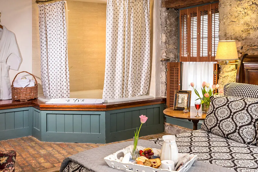 breakfast in bed and spa tub at our Cedarburg hotel