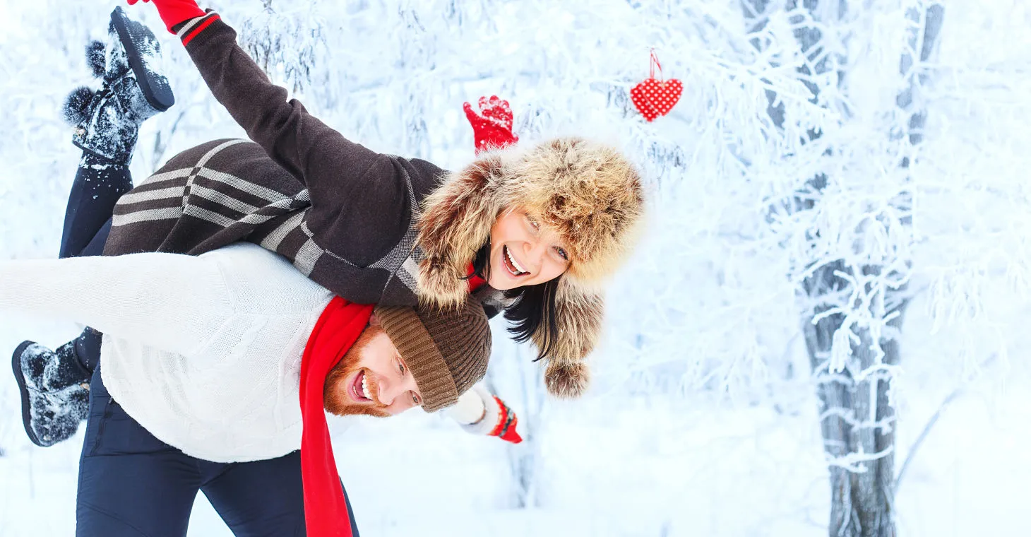 couple in the snow at the Cedarburg Winter Festival