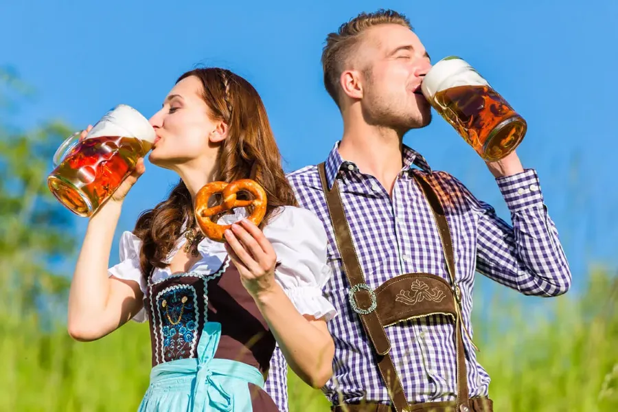 Couple at Cedarburg Oktoberfest drinking beer