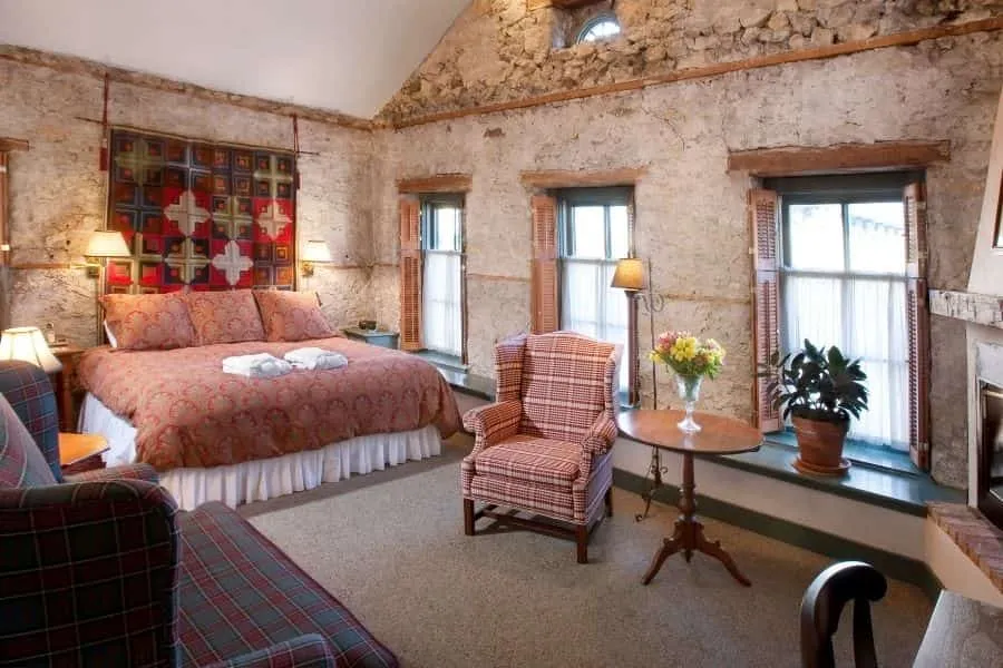 Rustic and Historic themes in Washington House Inn