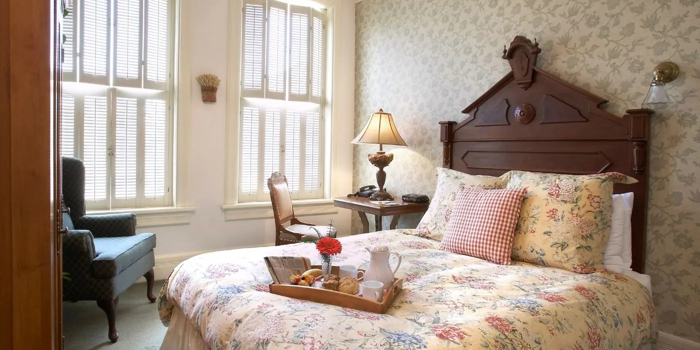 Washington House Inn Room with Free Wi-Fi, Breakfast, Parking