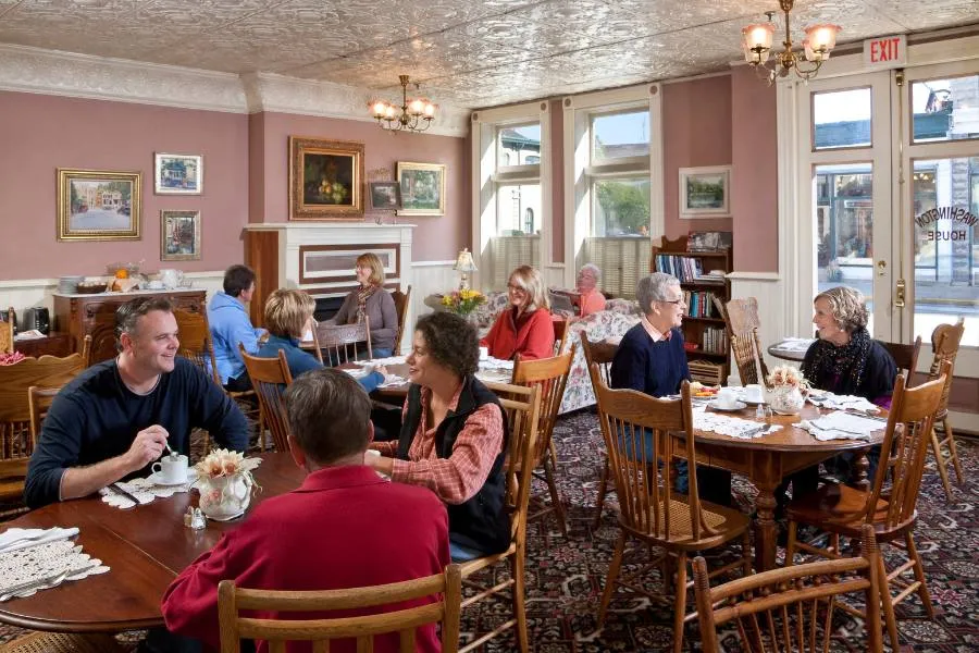 Breakfast room at the Washington House Inn